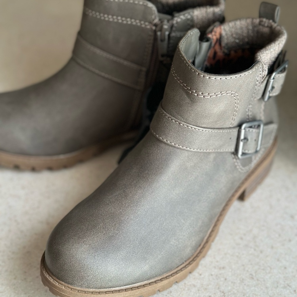 Girl’s Easy On/Off Flexible Console Booties